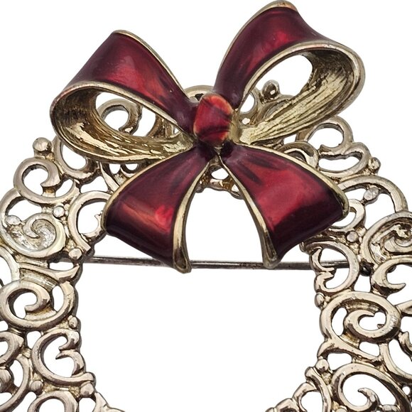 Vtg Wreath Brooch Pin Filigree Red Enamel Bow Pin Christmas Holiday Jewelry - Picture 3 of 11